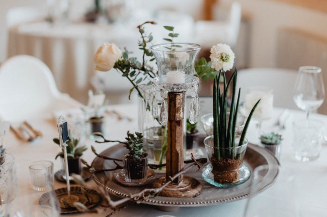 Hochzeitsdekoration und Hochzeitsblumen auf dem Eckberg bei Kitchen and Soul in Baden-Baden. Dekoriert von AriSi Member of Blackforest Wedding Crew.