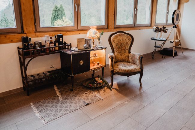 Hochzeitsdekoration und Hochzeitsblumen auf dem Eckberg bei Kitchen and Soul in Baden-Baden. Dekoriert von AriSi Member of Blackforest Wedding Crew.