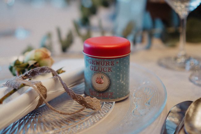 Hochzeitsdekoration und Hochzeitsblumen auf dem Schloss Eberstein in Gernsbach. Dekoriert von AriSi Member of Blackforest Wedding Crew.