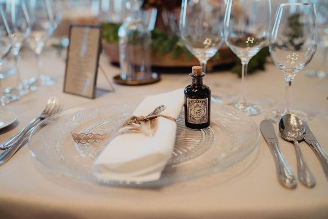 Hochzeitsdekoration und Hochzeitsblumen auf dem Schloss Eberstein in Gernsbach. Dekoriert von AriSi Member of Blackforest Wedding Crew.