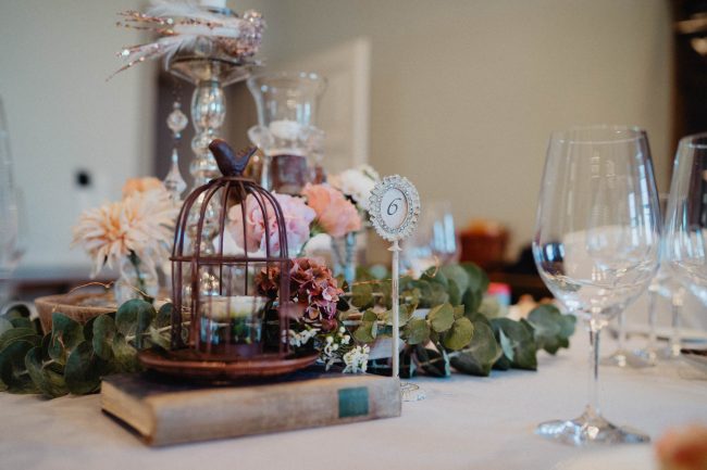 Hochzeitsdekoration und Hochzeitsblumen auf dem Schloss Eberstein in Gernsbach. Dekoriert von AriSi Member of Blackforest Wedding Crew.