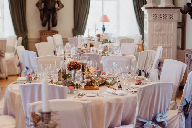 Hochzeitsdekoration und Hochzeitsblumen auf dem Schloss Eberstein in Gernsbach. Dekoriert von AriSi Member of Blackforest Wedding Crew.