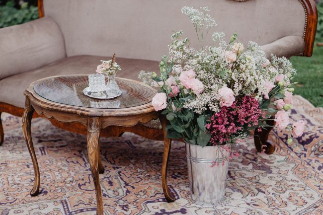 Hochzeitsdekoration und Hochzeitsblumen auf dem Schloss Eberstein in Gernsbach. Dekoriert von AriSi Member of Blackforest Wedding Crew.