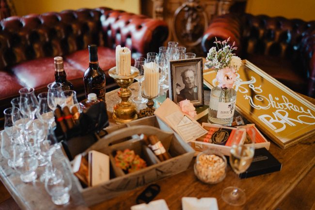 Hochzeitsdekoration und Hochzeitsblumen auf dem Schloss Eberstein in Gernsbach. Dekoriert von AriSi Member of Blackforest Wedding Crew.