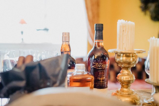 Hochzeitsdekoration und Hochzeitsblumen auf dem Schloss Eberstein in Gernsbach. Dekoriert von AriSi Member of Blackforest Wedding Crew.