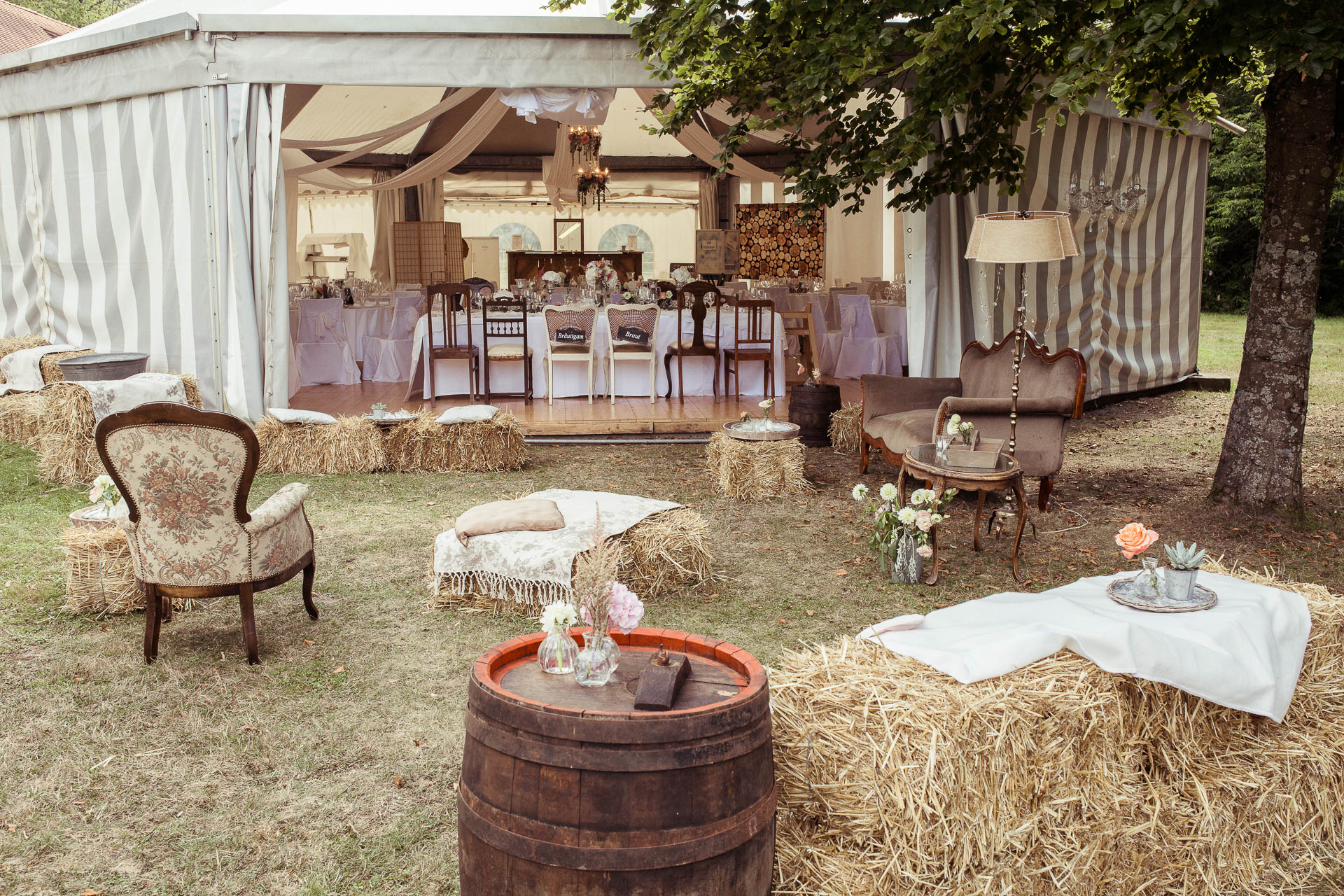Country Hochzeit auf dem Akademie Schloss Rotenfels mit Hochzeitsdekoration von AriSi, Member of Blackforest Wedding Crew.