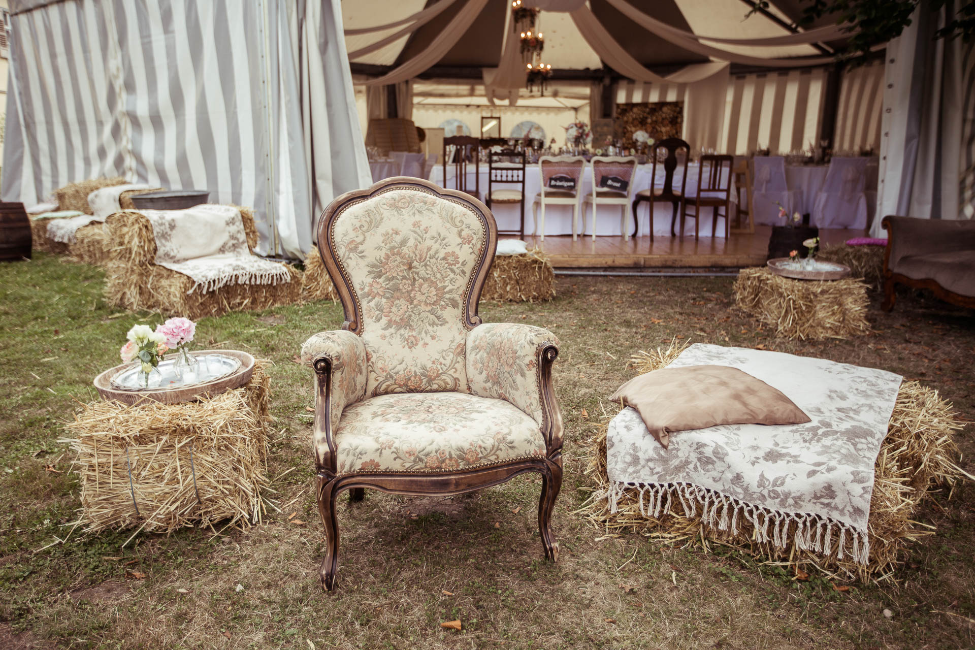 Country Hochzeit auf dem Akademie Schloss Rotenfels mit Hochzeitsdekoration von AriSi, Member of Blackforest Wedding Crew.