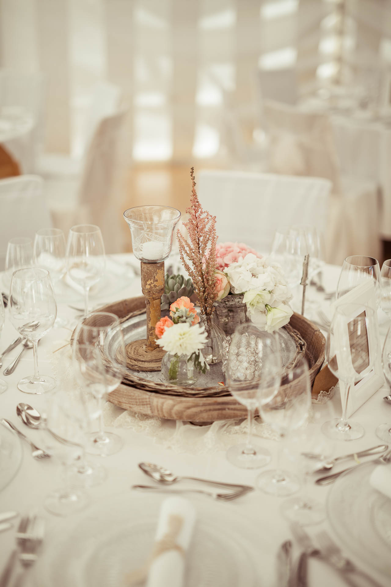 Country Hochzeit auf dem Akademie Schloss Rotenfels mit Hochzeitsdekoration von AriSi, Member of Blackforest Wedding Crew.