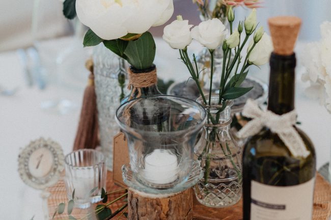 Hochzeitsdekoration und Hochzeitsblumen auf dem Weingut Nägelsförst. Dekoriert von AriSi Member of Blackforest Wedding Crew.