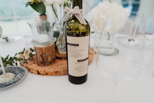 Hochzeitsdekoration und Hochzeitsblumen auf dem Weingut Nägelsförst. Dekoriert von AriSi Member of Blackforest Wedding Crew.