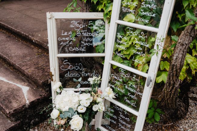Hochzeitsdekoration und Hochzeitsblumen auf dem Weingut Nägelsförst. Dekoriert von AriSi Member of Blackforest Wedding Crew.