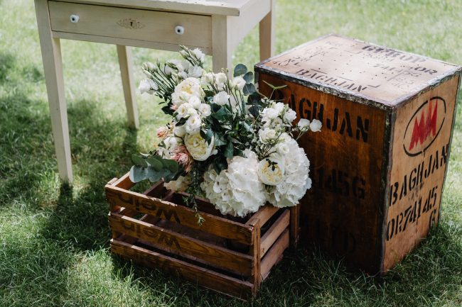 Hochzeitsdekoration und Hochzeitsblumen auf dem Weingut Nägelsförst. Dekoriert von AriSi Member of Blackforest Wedding Crew.