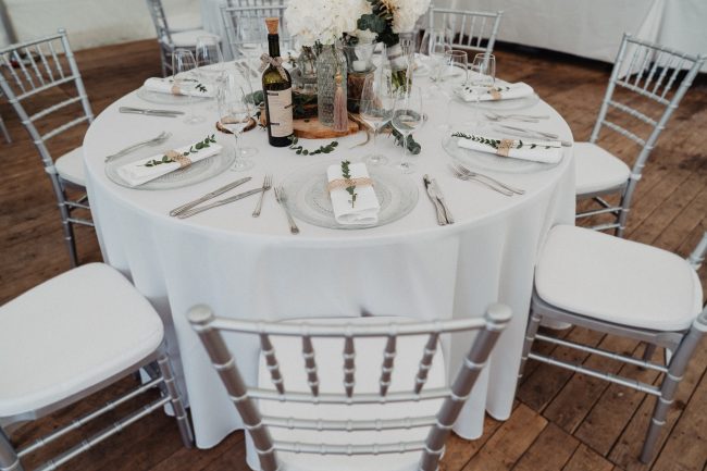 Hochzeitsdekoration und Hochzeitsblumen auf dem Weingut Nägelsförst. Dekoriert von AriSi Member of Blackforest Wedding Crew.