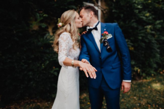 Hochzeit auf dem Weingut Nägelsförst bei Baden-Baden fotografiert von Lisa Un Andi Photography. Braut im Brautkleid von der Bridalboutique Baden-Baden.