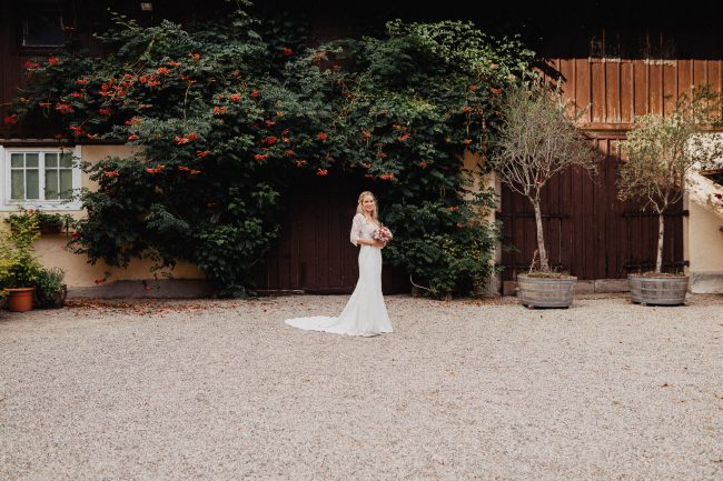 Hochzeit auf dem Weingut Nägelsförst bei Baden-Baden fotografiert von Lisa Un Andi Photography. Braut im Brautkleid von der Bridalboutique Baden-Baden.