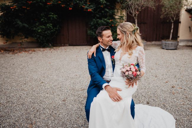 Hochzeit auf dem Weingut Nägelsförst bei Baden-Baden fotografiert von Lisa Un Andi Photography. Braut im Brautkleid von der Bridalboutique Baden-Baden.